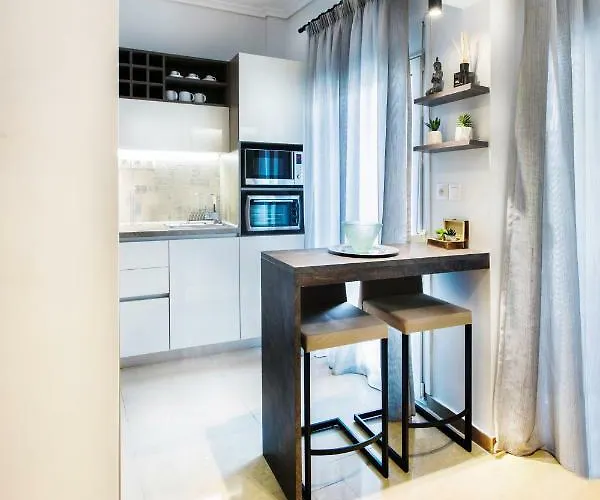 White Rhino White Tower 公寓