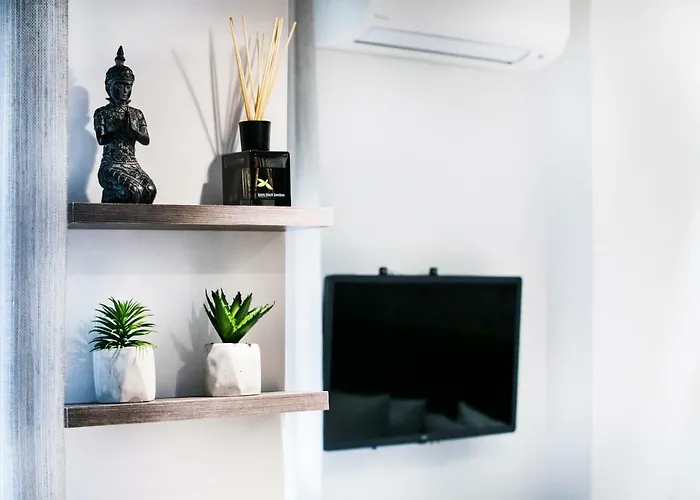 White Rhino White Tower *